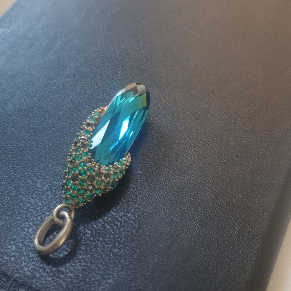 Swarovski crystal pendant - Picture 3 of 5